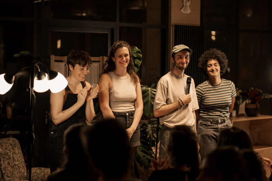 Team building écologique à Paris et en France | L'équipe du Greenwashing pendant les applaudissements